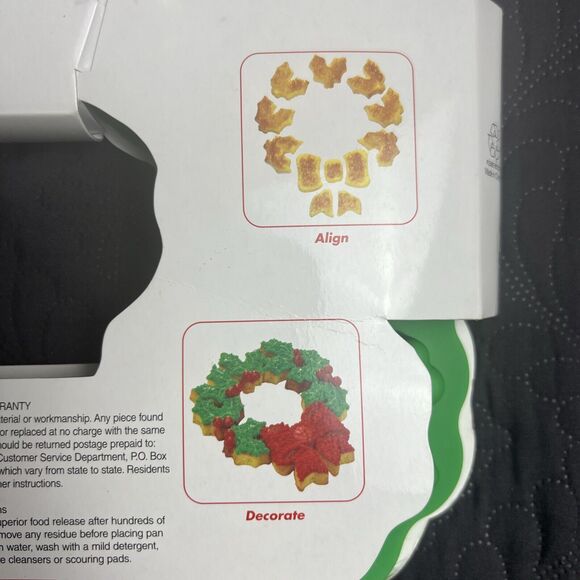 Create n Celebrate with Cupcakes Wreath Pull-a-Part Cupcake Mold Christmas  NEW! - Picture 8 of 14